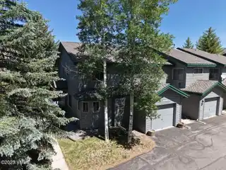 Beautifully Remodeled End-Unit Townhome