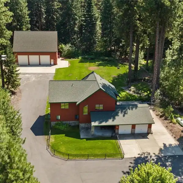 VERSATILE PROPERTY IN A PARK-LIKE SETTING