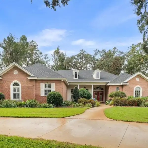 SERENE HAVEN | INDOOR AND OUTDOOR LIVING COME TOGETHER IN PERFECT HARMONY