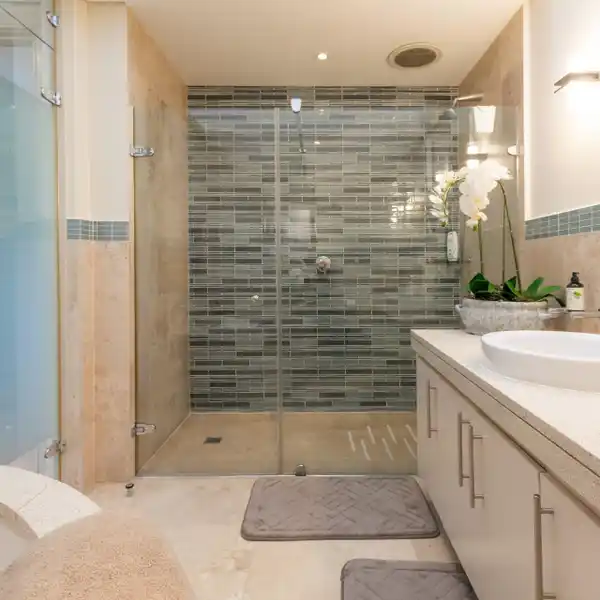 THE PINNACLE OF MARINA LUXURY LIVING