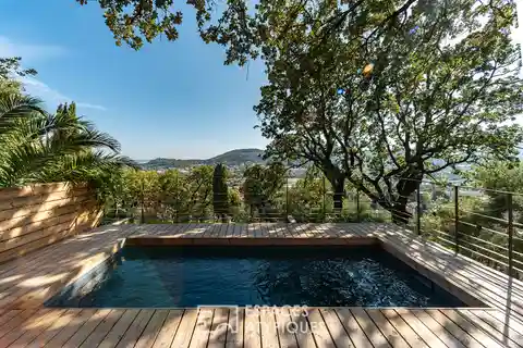 High-End Living in the Heights of Hyeres