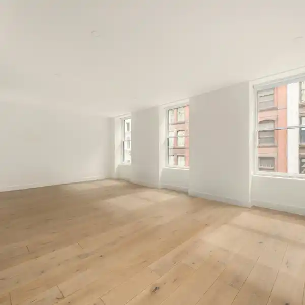 LUXURIOUS LIVING IN SPACIOUS APARTMENT