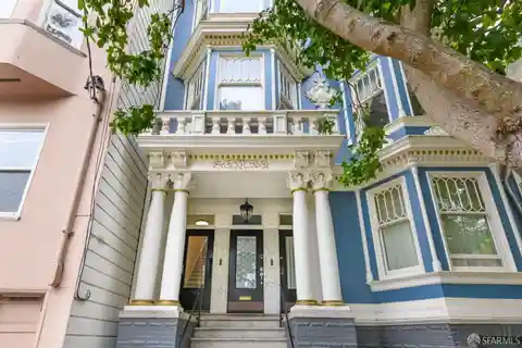Elegantly Updated Top-Floor Top-Floor Condo in Cole Valley