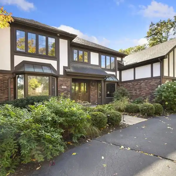 HISTORIC LUXURY WITH SEAMLESS SMART LIVING