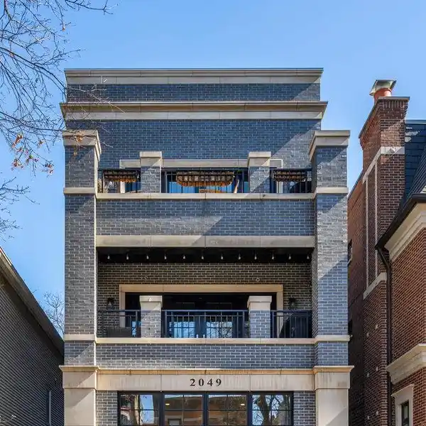 PERFECT DUPLEX WITH AMAZING OUTDOOR SPACE