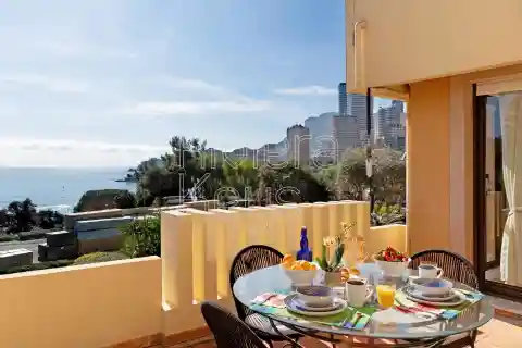 Unique Light-Filled Apartment in a High-End Building