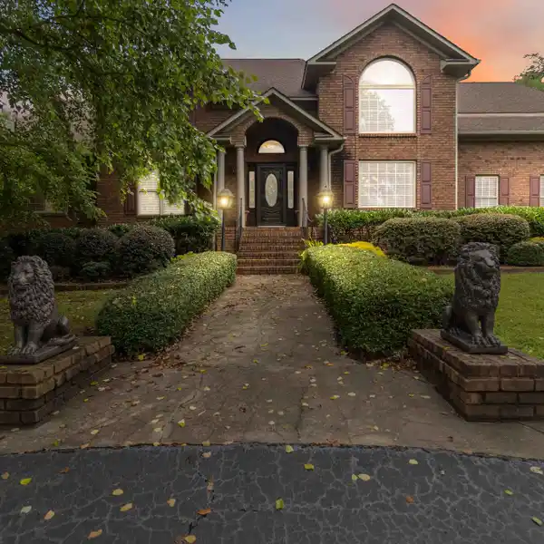 SPACE AND COMFORT ON 10-PLUS SCENIC ACRES