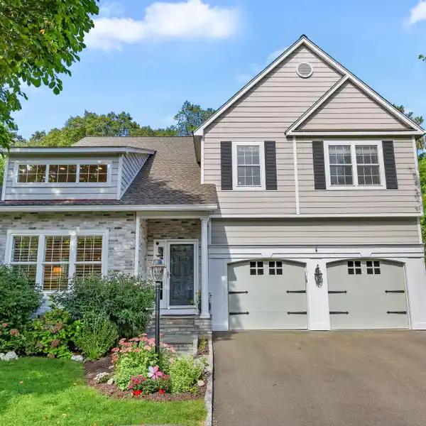 BEAUTIFULLY MAINTAINED COLONIAL ON A QUIET CUL-DE-SAC