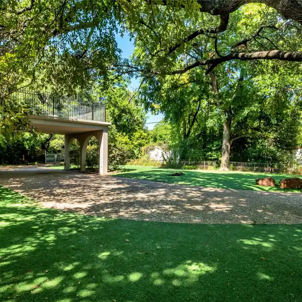 PRIME PROPERTY IN PRESTIGIOUS PRESTON HOLLOW