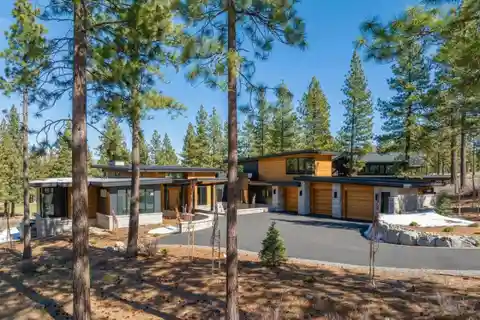 Modern Luxury with Mountain Serenity