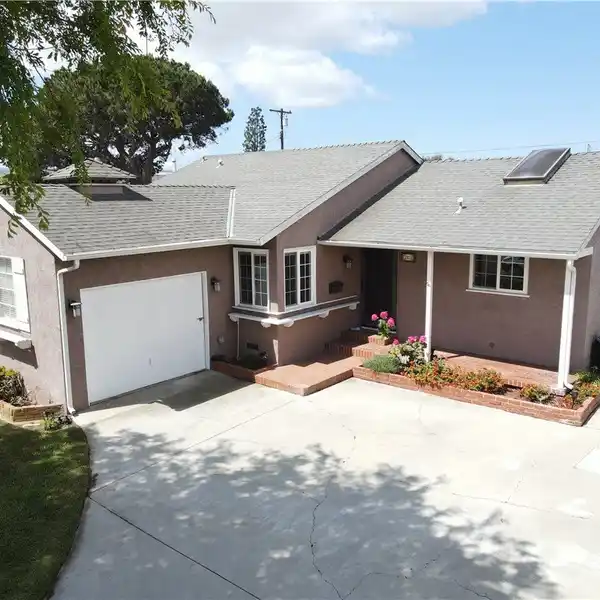 SPACIOUS SINGLE-LEVEL HOME IN TORRANCE GARDENS