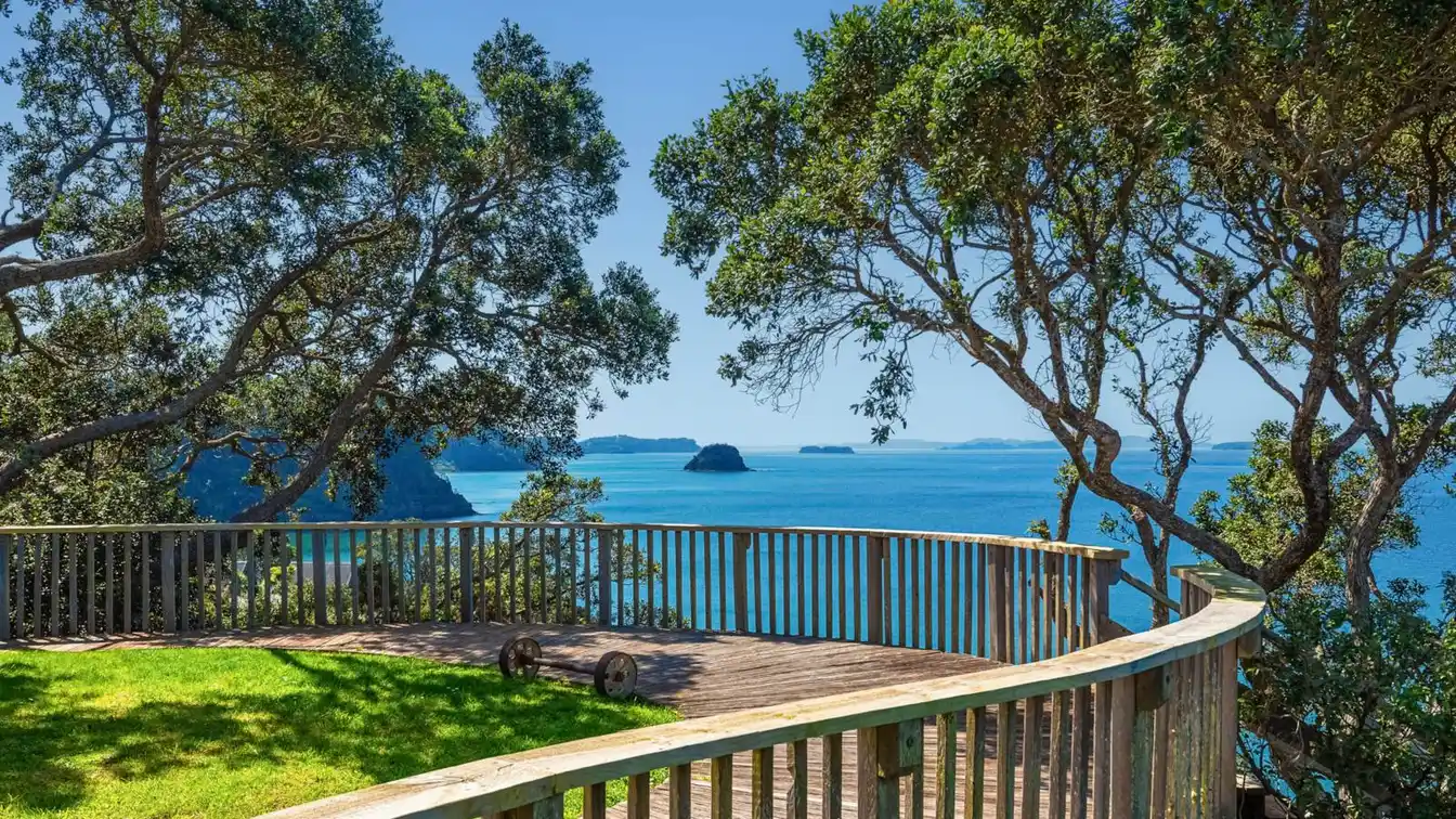 Te Rakau - Enchanting Coastal Haven