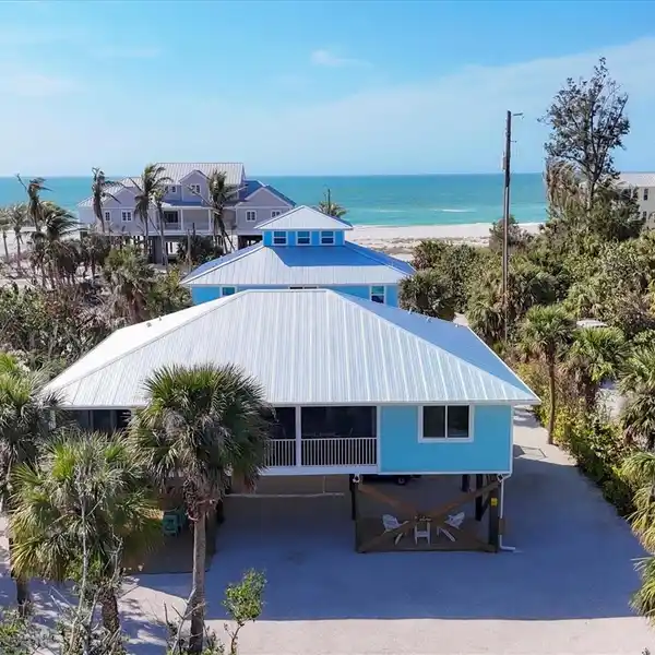 NEWLY RENOVATED SMART HOME ON EXCLUSIVE PALM ISLAND