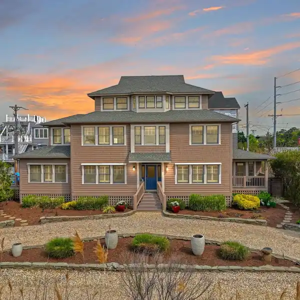 MASTERFULLY CRAFTED CUSTOM HOME