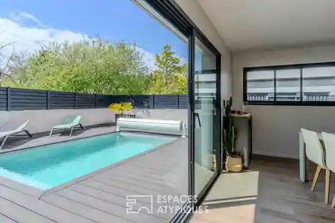 Lovely Contemporary Home with Pool