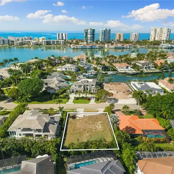 IDEAL SETTING FOR A FUTURE COASTAL RETREAT