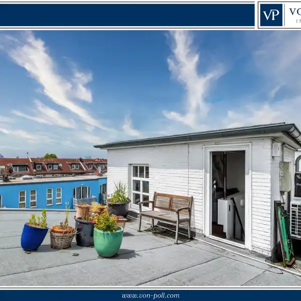 ABOVE THE ROOFTOPS OF DüSSELDORF - STYLISH LOFT WITH A VIEW