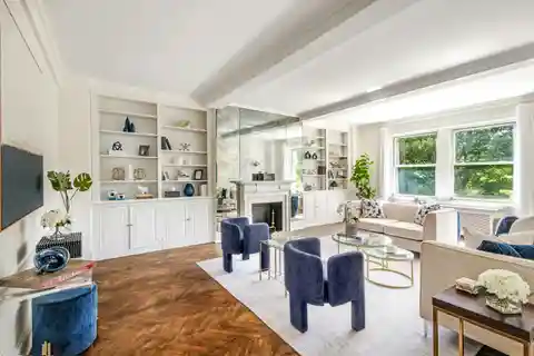 Corner Classic 8 with Direct Park Views