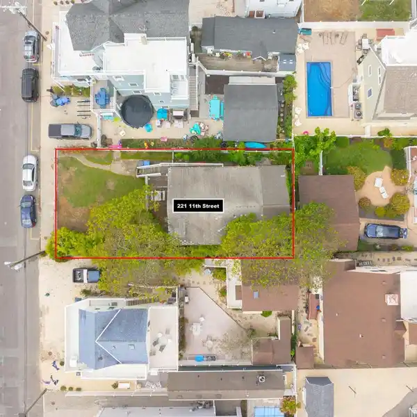 PRIME OCEANSIDE LOCATION IN BEACH HAVEN