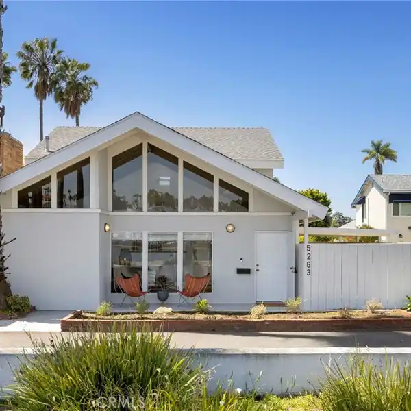 DREAMY COASTAL COTTAGE