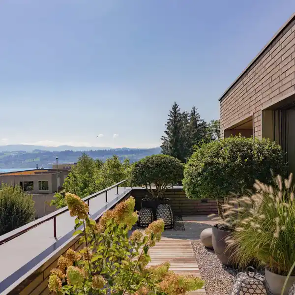 BRIGHT PENTHOUSE WITH BREATHTAKING VIEWS OF THE LAKE AND MOUNTAINS