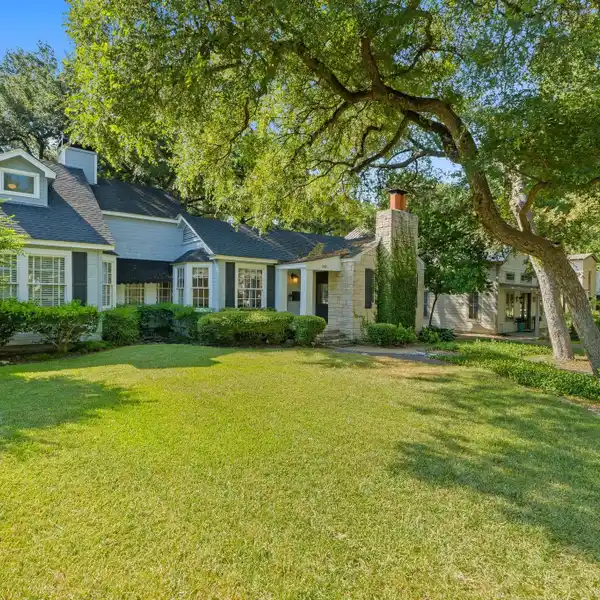 UNMATCHED LOCATION IN DESIRABLE TARRYTOWN