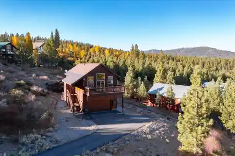 Luxury Mountain Living with Unmatched Views & Modern Comforts