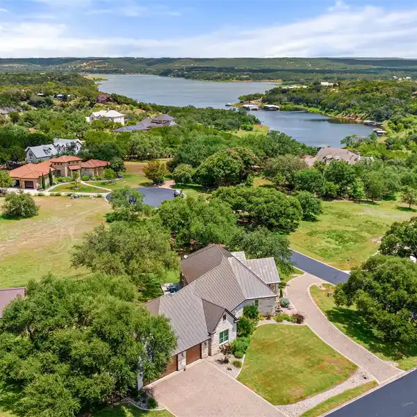 SINGLE-STORY CUSTOM HOME IN PRESTIGIOUS BARTON CREEK LAKESIDE