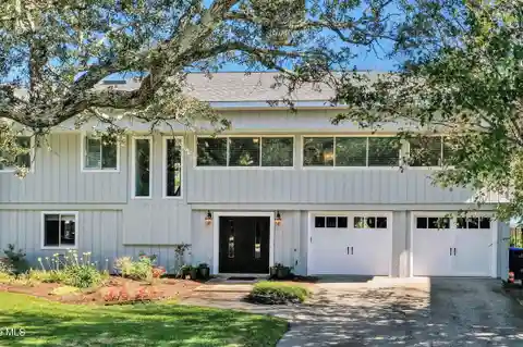Coastal Elegance at Its Finest