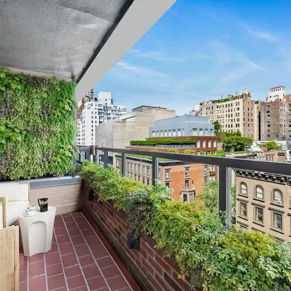 GOLD COAST GEM WITH PRIVATE OUTDOOR SPACE