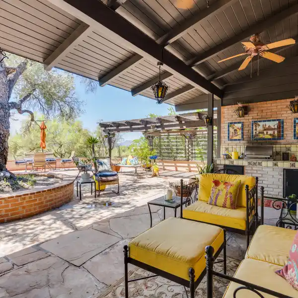 PRIVATE HILLTOP WITH AMAZING VIEWS