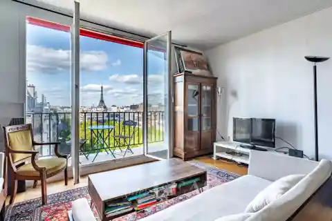 Peaceful Apartment with a Commanding View