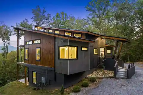 Modern Mountain Luxury Home with Long-Range Views