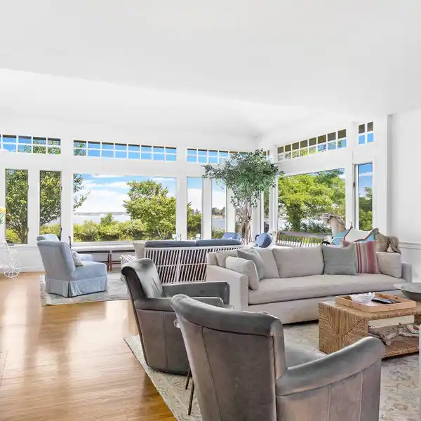 BEACHY WATERFRONT TRADITIONAL HOME FOR RENT