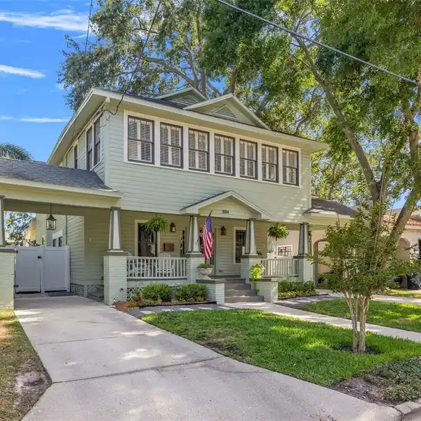 TIMELESS ELEGANCE ON COBBLESTONE STREET