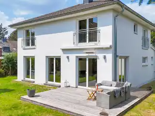Modern Home with Many Extras and a Spacious Plot