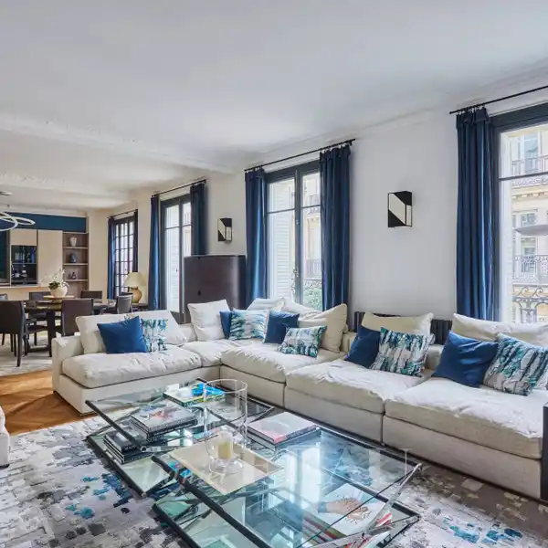 HIGH-FLOOR FOUR BEDROOM APARTMENT IN RARE LOCATION