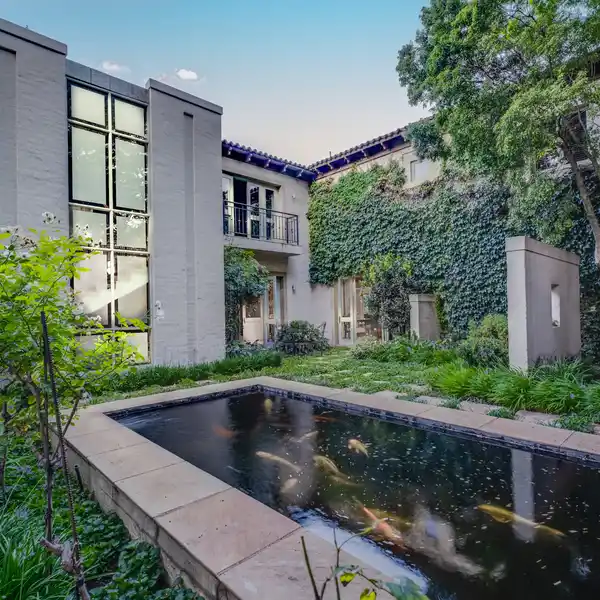 EXQUISITE PALATIAL HOME IN AN ELITE ESTATE