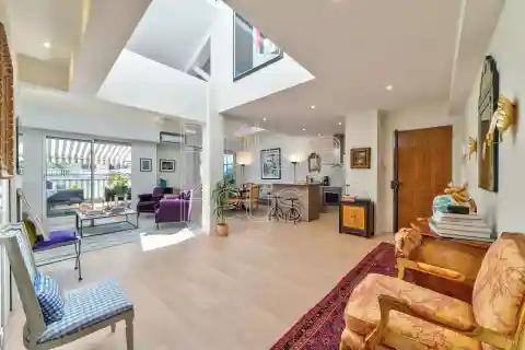 Bright and Beautiful Top Floor Apartment