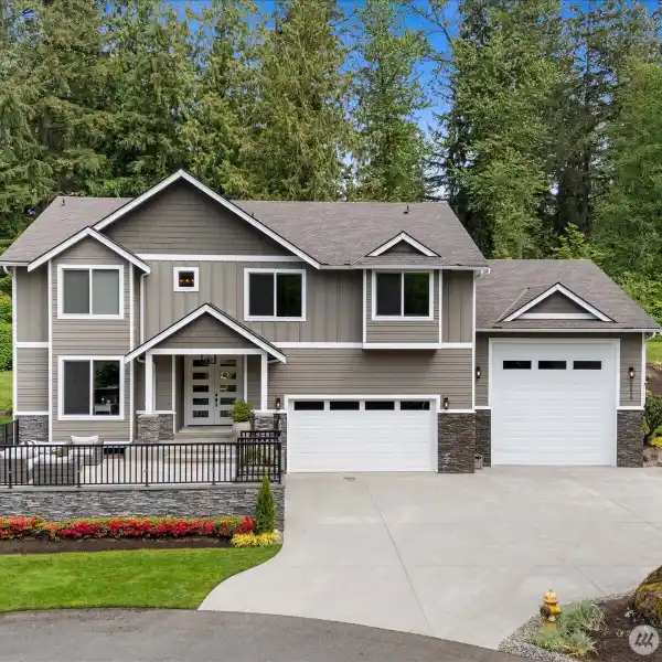 IMPECCABLY DESIGNED RETREAT