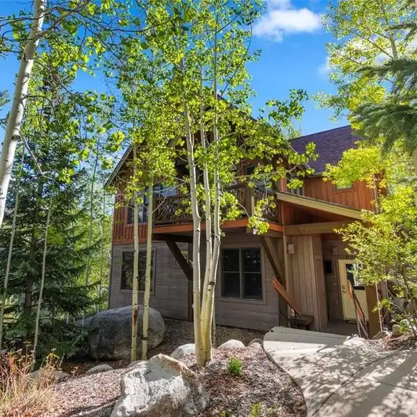 WELL-MAINTAINED HOME IN A PEACEFUL WOODED SETTING