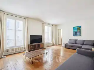 Peaceful Dual-Aspect Apartment