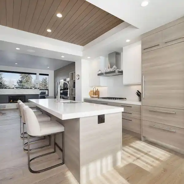 MODERN TOWNHOME BLENDING LUXURY AND CONVENIENCE