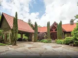 Rustic Charm with Modern Luxury in Bald Rock