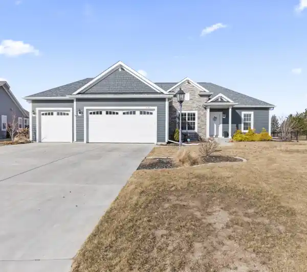 SPACIOUS SPLIT LEVEL RANCH STYLE HOUSE