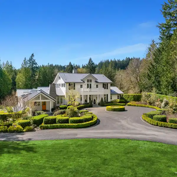 TIMELESS ESTATE ON NEARLY TEN ACRES