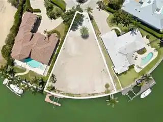 Expansive Waterfront Lot in the Moorings