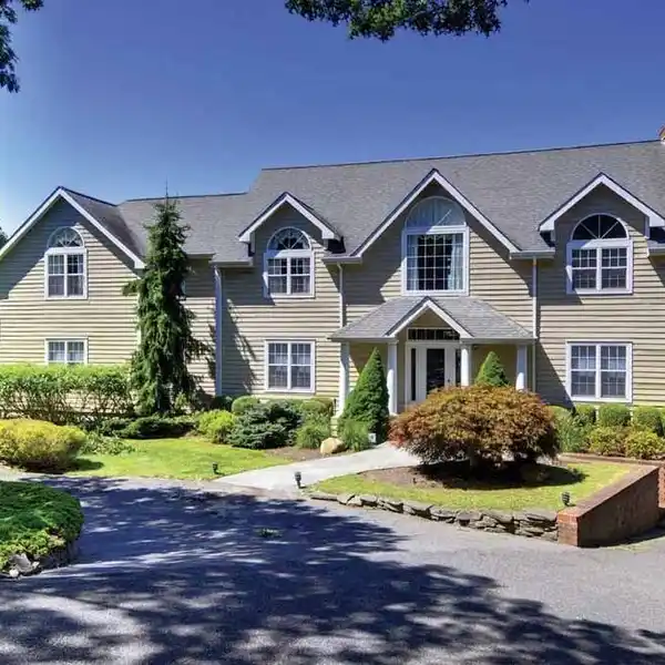 BEAUTIFUL WATER MILL HOME FOR RENT