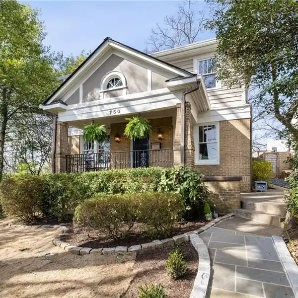 QUINTESSENTIAL CRAFTSMAN BEAUTY