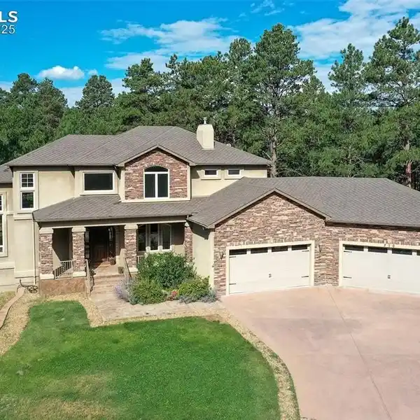 SPACIOUS STUCCO STONE HOME WITH PANORAMIC VIEWS